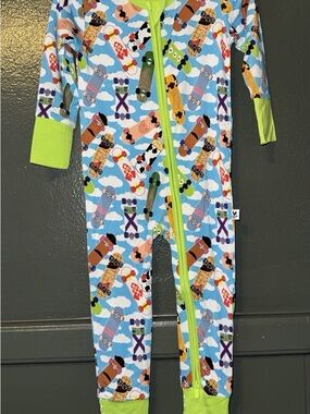 BAMBOO Kids Skateboard Print Footie in Light Blue and Lime